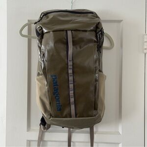 Patagonia Blackhole Backpack 25L and Olive Drab